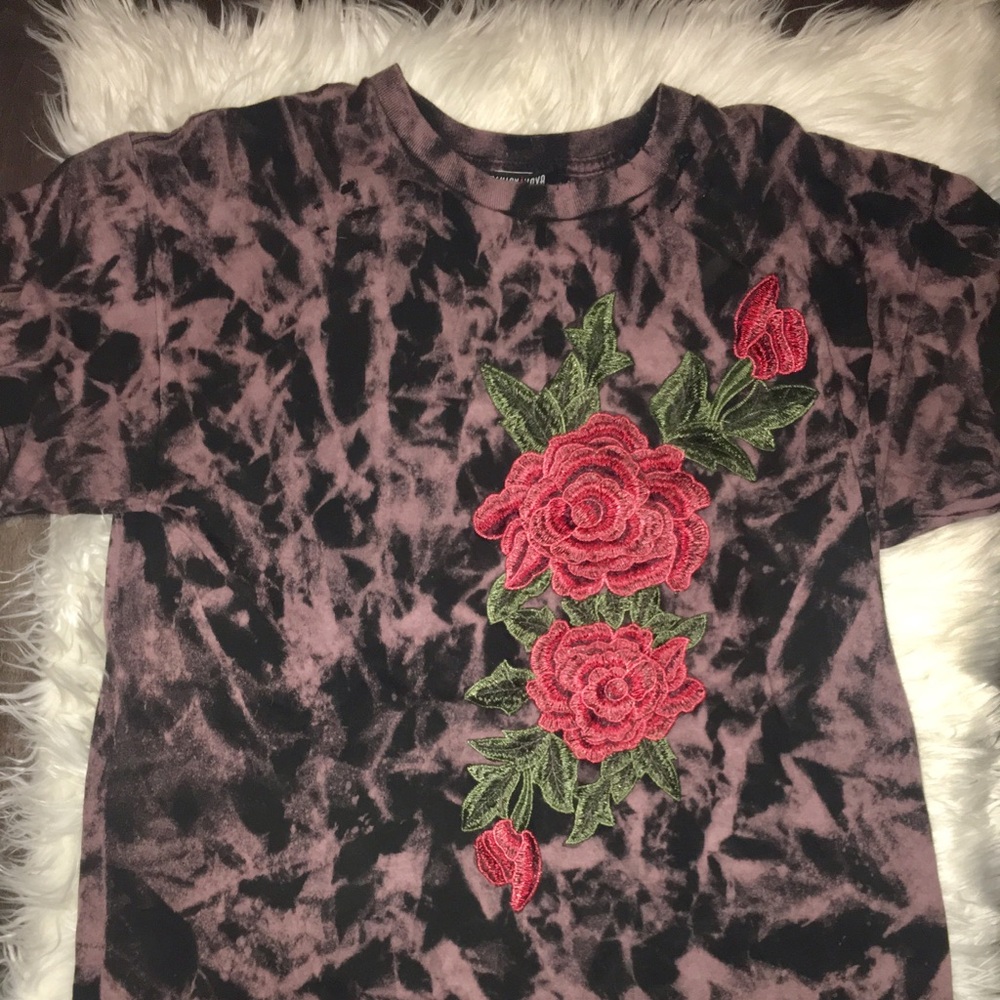 Fashion nova appliqué t shirt with rose.Acid wash